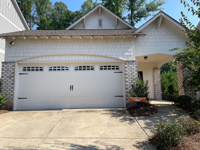 Photo - 3 Bedroom Home With Spacious Garage and Fenced Backyard!