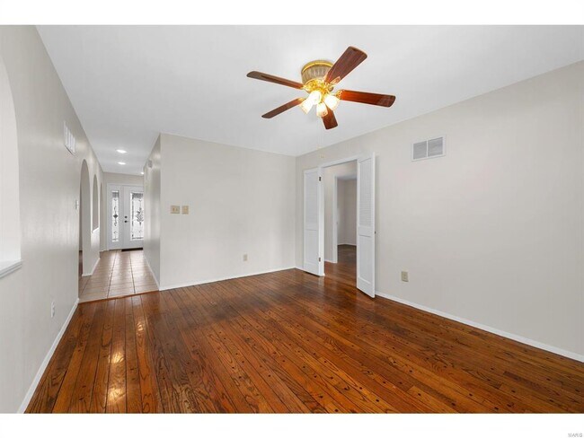 Photo - 596 Golfwood Dr