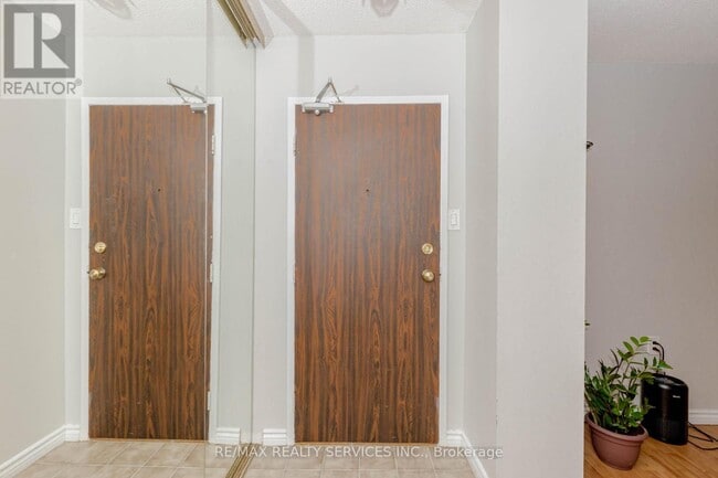 Photo - 18 Knightsbridge Rd Unit 304