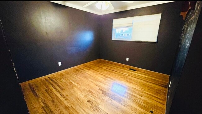 Photo - 29543 Eiffel Ave