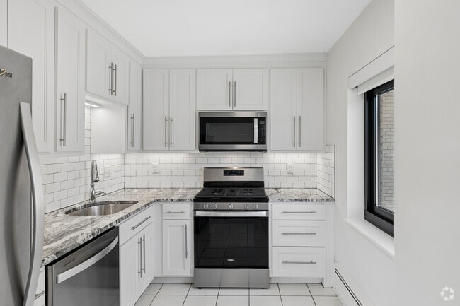 Premium - 2BR, 1BA - 965SF - Kitchen - The Sunset Apartments