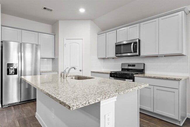 Photo - 320 Darwin Pl