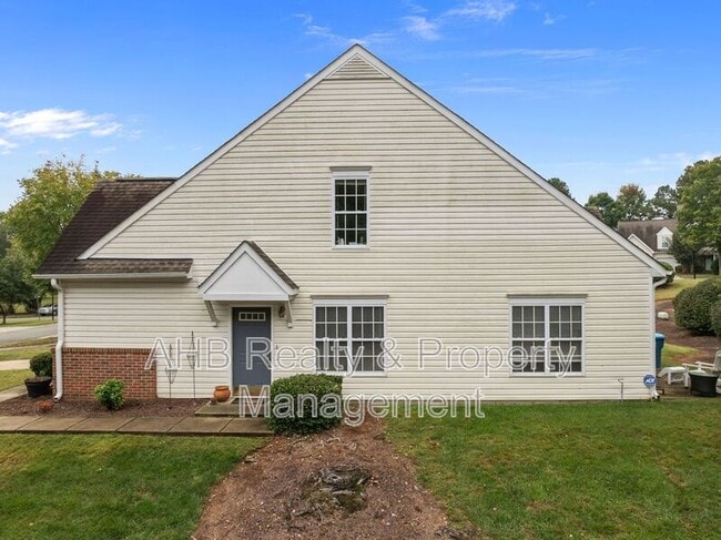 Photo - 949 Pensford Dr