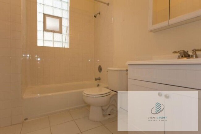 Photo - 1411 W Erie St Unit 3F