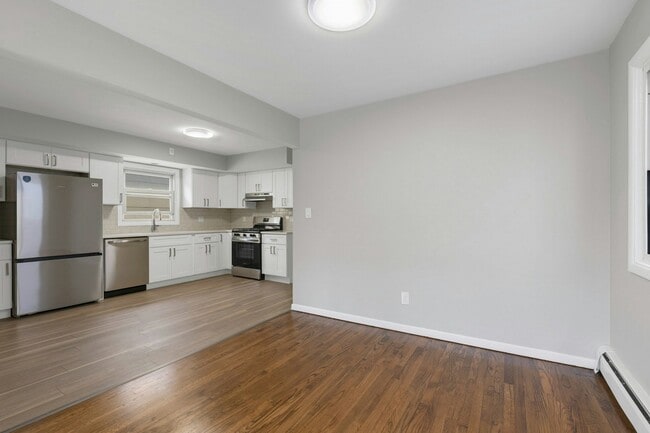 Photo - 122 Graham St