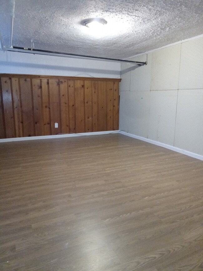 Photo - 1661 Ralworth Rd