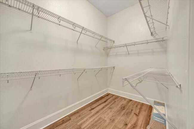 Building Photo - 7134 Mapleridge St