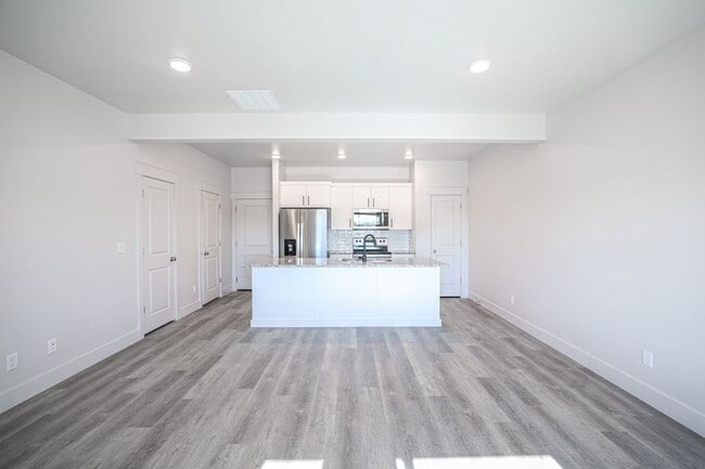 Photo - 3 bed, 2.5 bath Summerfield Townhome found in Rexburg! BRAND NEW PAINT THROUGHOUT!!!!