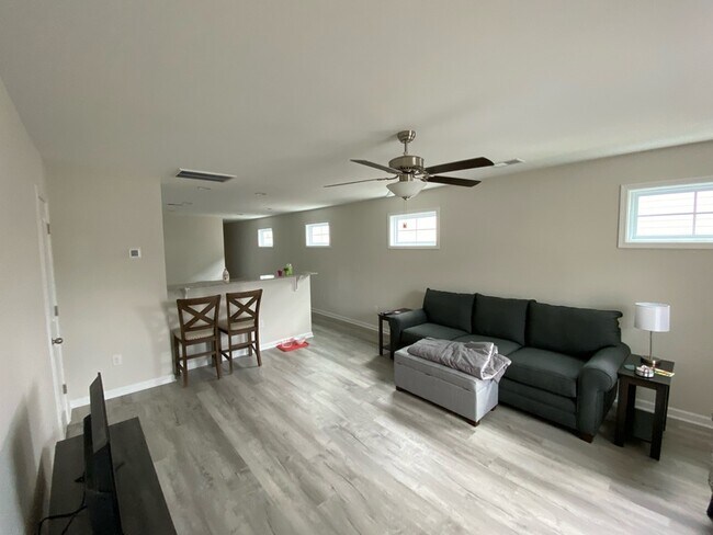 Photo - 207 Royal Way