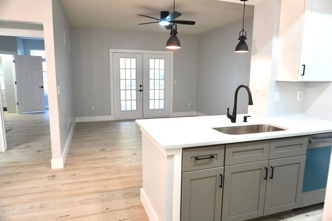 Photo - 14341 Fredricksburg Dr