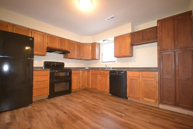 Photo - 4 bed, 2 bath house!