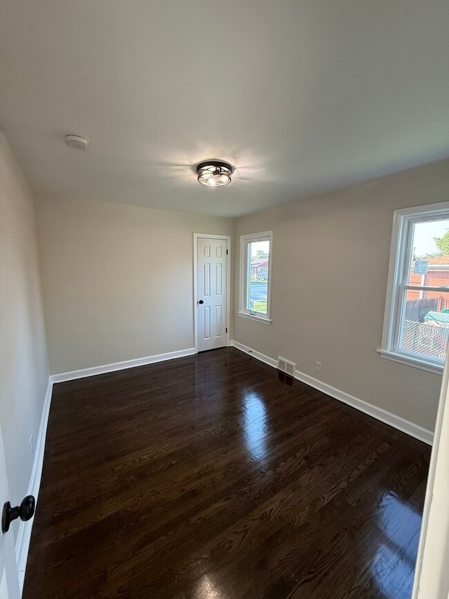 Photo - 18351 Dixie Hwy