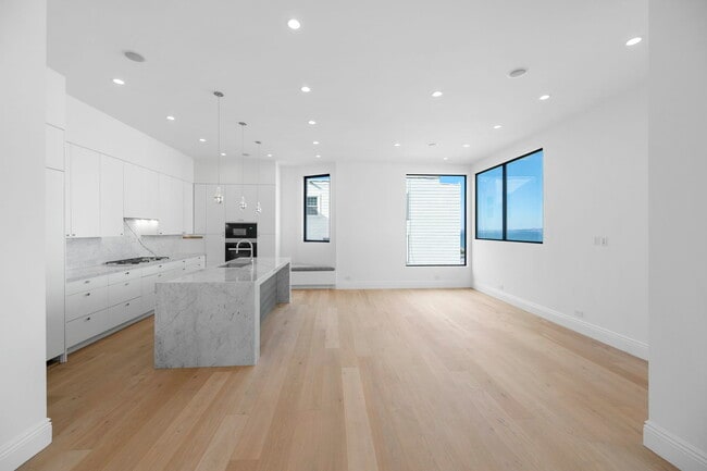 Photo - 1074 Filbert St