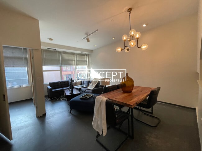 Building Photo - 160 E Berkeley St Unit 516