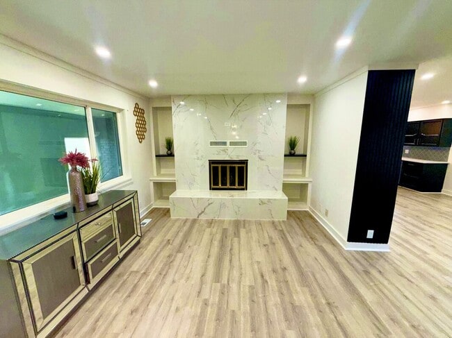 Photo - 303 S Promenade Blvd