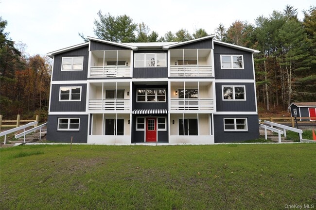 Building Photo - 3191 NY-23 Unit 3