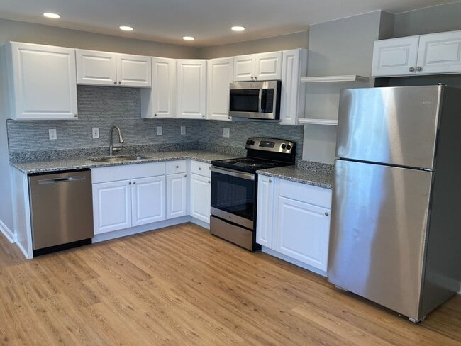 Building Photo - 10-12 Auburn Street Unit 10 Auburn Street Rental