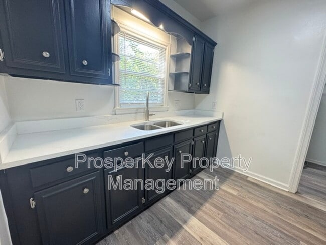 Photo - 3915 Woodruff Rd