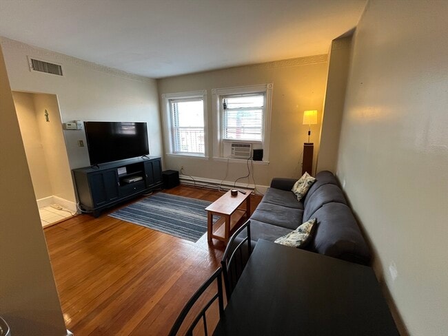 Building Photo - 15 Keswick St Unit 6