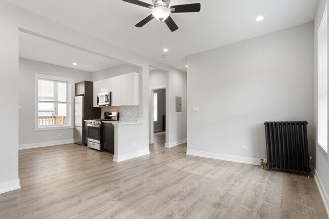 Photo - 7425 N Clark St Unit 3