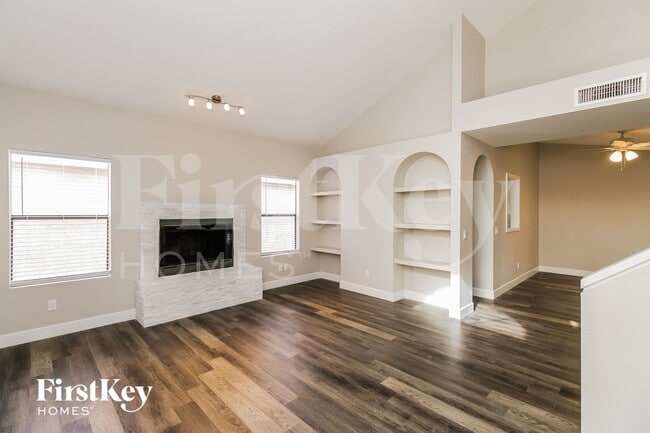 121 W Gary Way