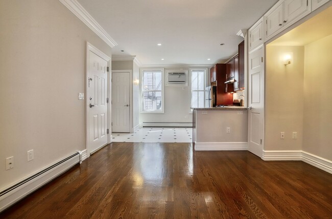 Building Photo - 603 Bloomfield St Unit 3