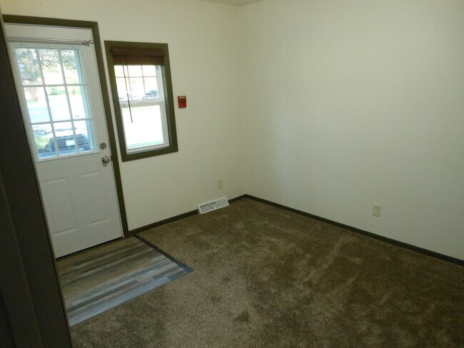 Photo - Knowlton Woods Apartments