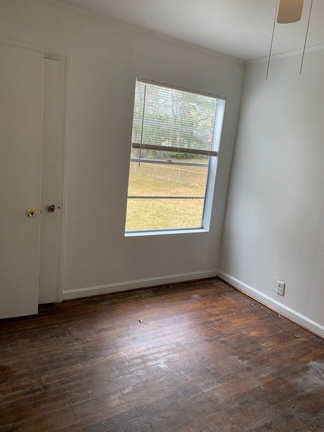 Photo - 1600 E Martin Dr