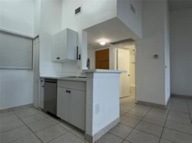 Photo - 2803 N Oakland Forest Dr Unit 304