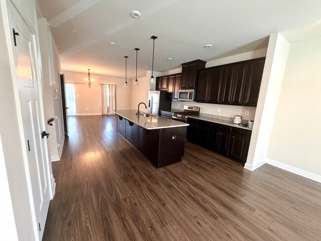 Photo - 6029 Goshawk St
