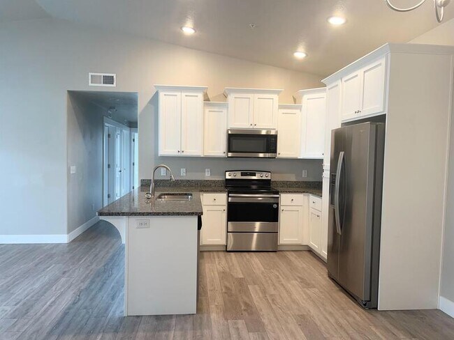 Photo - 1128 S 820 E Unidad #2 - 302