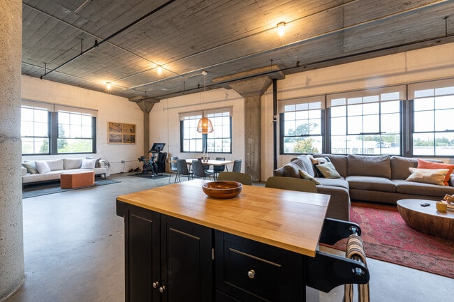 268 AIRBNB - STOREHOUSE LOFTS