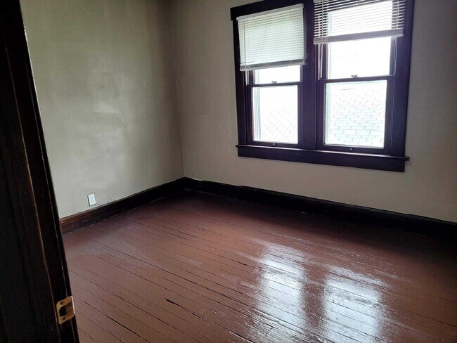 Photo - 810 N Dearborn St