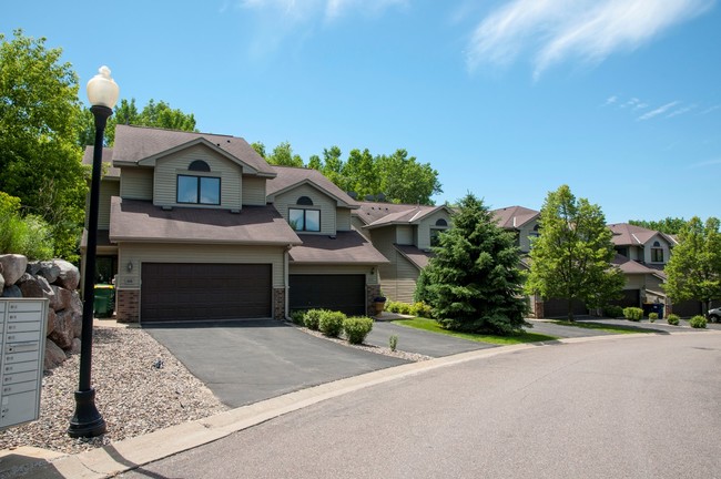 Exterior - Oaks Lincoln Townhomes