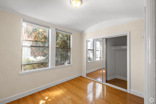 1 BD, 1 BA - 645 Stockton Street