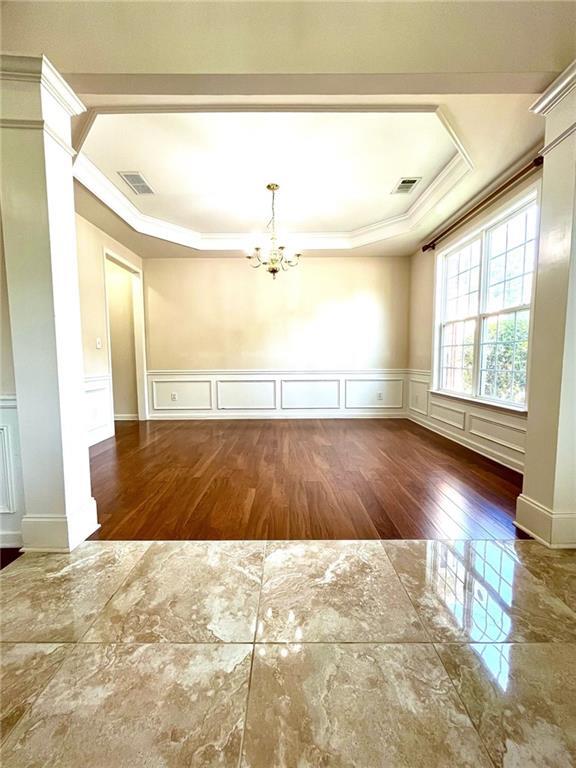 Photo - 570 Midhurst Pl