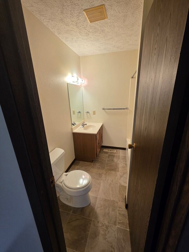 Building Photo - 509 Elm Ave Unit 7