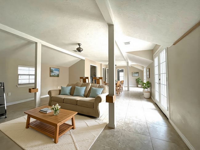 Photo - 605 Highlands St