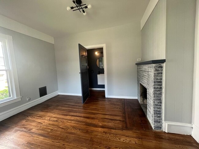 Photo - 713 Baldwin St Unit 1- front