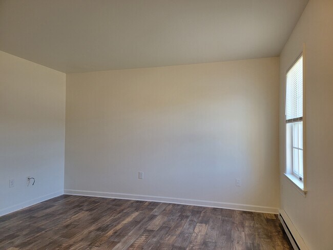 Photo - 102 Bradford Dr