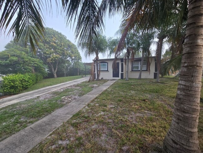 Building Photo - Charming corner lot home in Palm Beach County - 2 Bedroom 1 Bathroom