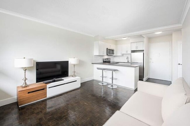 Photo - 286 Finch Ave W