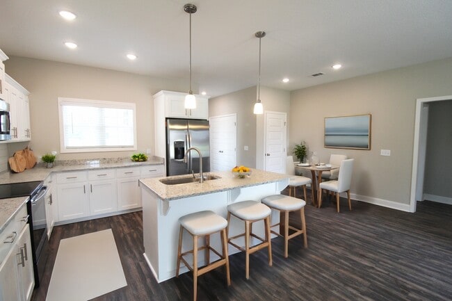 Building Photo - 201 Silverthorn Dr