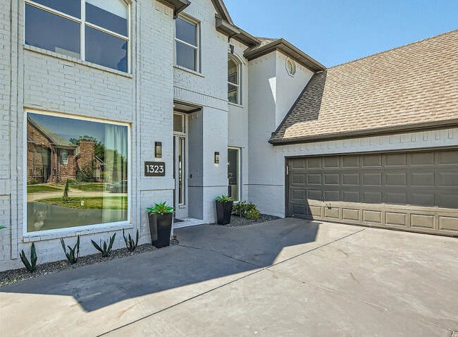 Photo - 1323 Bradford Dr