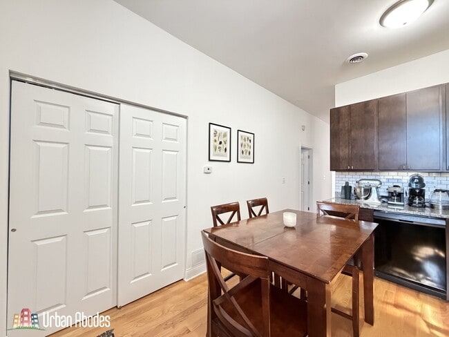 Photo - 3512 N Halsted St Unidad 3R