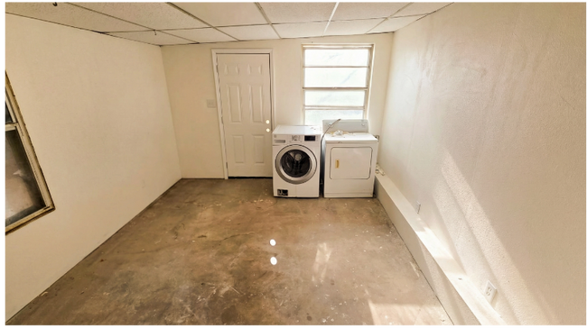 Photo - 2115 Chapman St