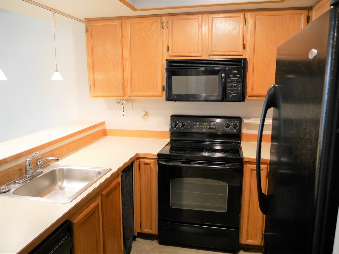 Photo - 13717 Linden Ave N-#328
