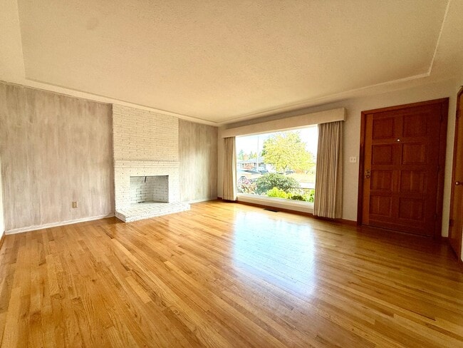 Building Photo - Cozy-Chic in Parkrose ~ Large Fenced Yard ... Rental