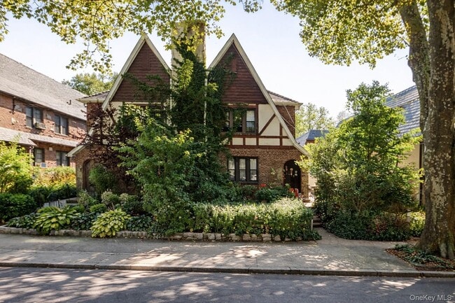 Building Photo - 35-25 190th St Unit 1