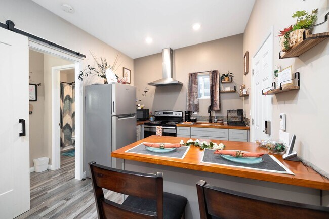 Photo - Furnished Granny Flat with Yard!! Small Do...